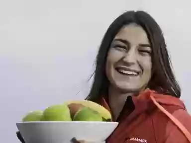 Katie Taylor helps launch Aramark Ireland’s Right Track Survey into healthy eating habits