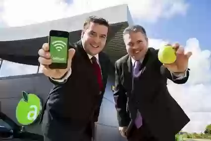 Des Kenny, business development manager, Bitbuzz and Adrian Grimes, Head of Food & MSA Operations, Applegreen